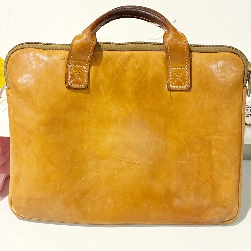 Brown Bag Company Lake Tahoe Classic Thick Leather Padded Brown Computer Bag